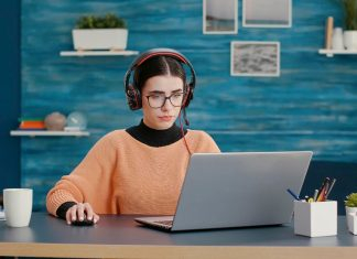 Online Learning with Elektev